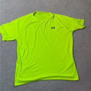 Under Armour Men’s Neon Yellow HeatGear Loose Fit Training Shirt XL